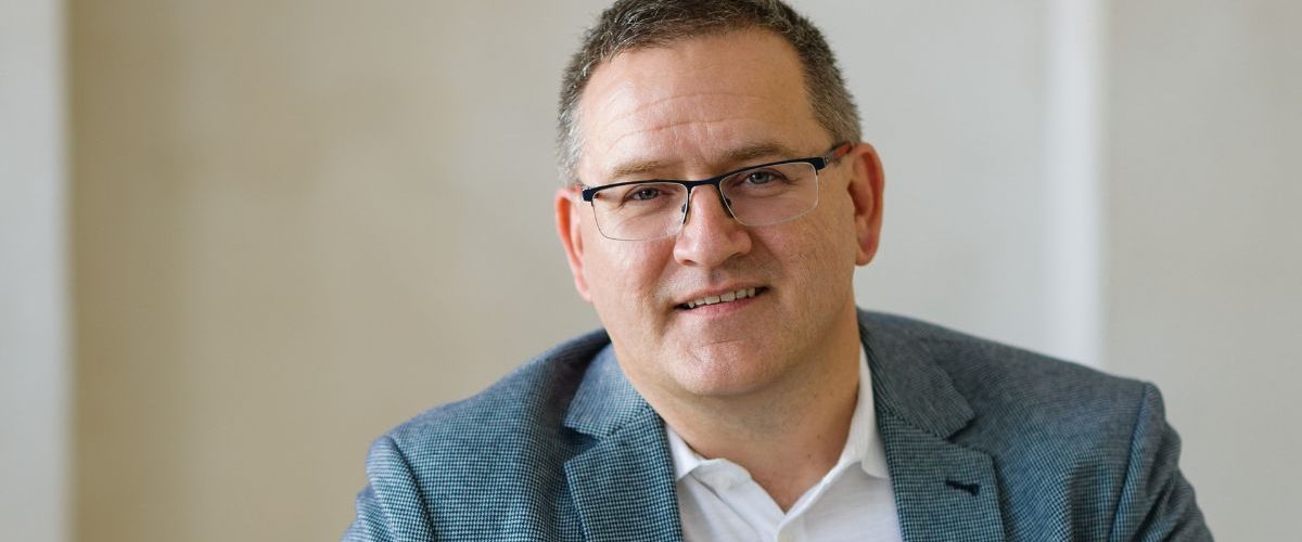 A jogszabály-cunami, ami átprogramozza a magyar cégeket – Beszélgetés Takács Zsolttal az ESG-ről és az ESPR-ről